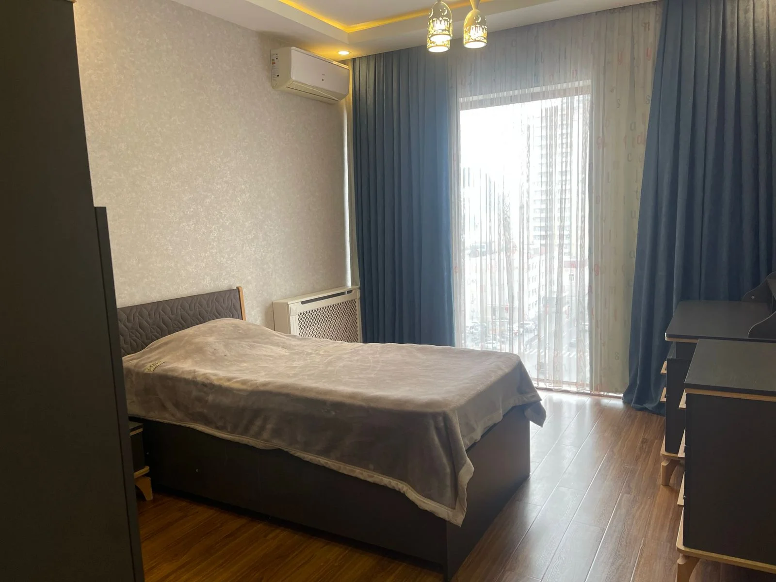 Kirayə 4 otaqlı Mənzil 190 m² Xətai r.
