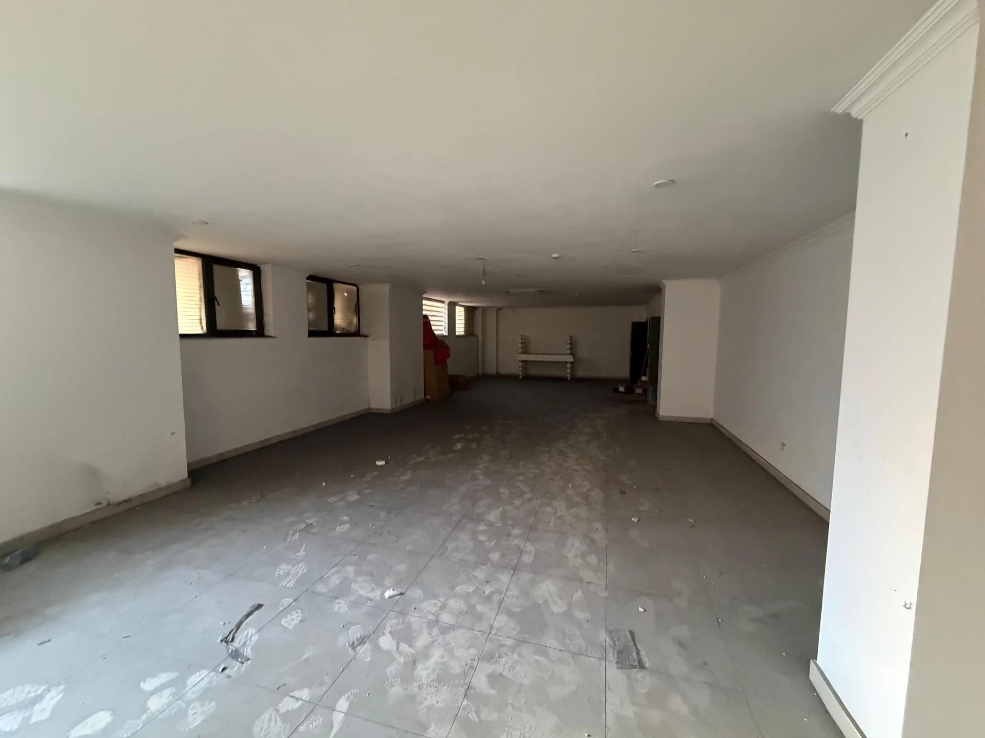 Kirayə 100 otaqlı Ofis 9600 m² Nəsimi r.