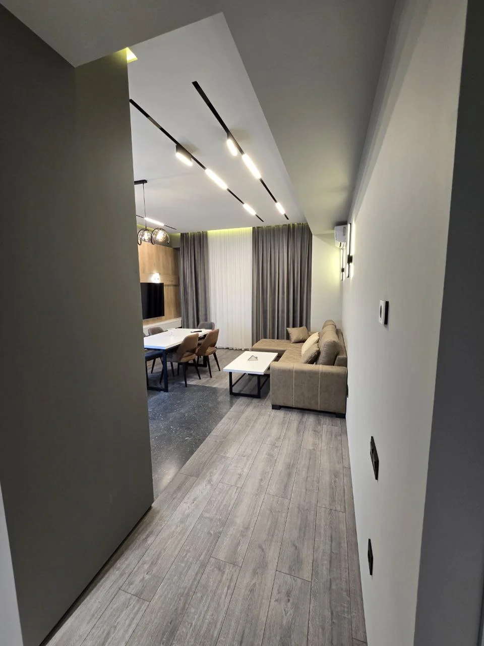 Kirayə 3 otaqlı Mənzil 100 m² Xətai r.