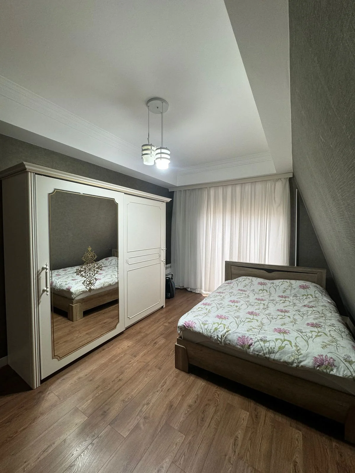 Kirayə 4 otaqlı Mənzil 150 m² Xətai r.