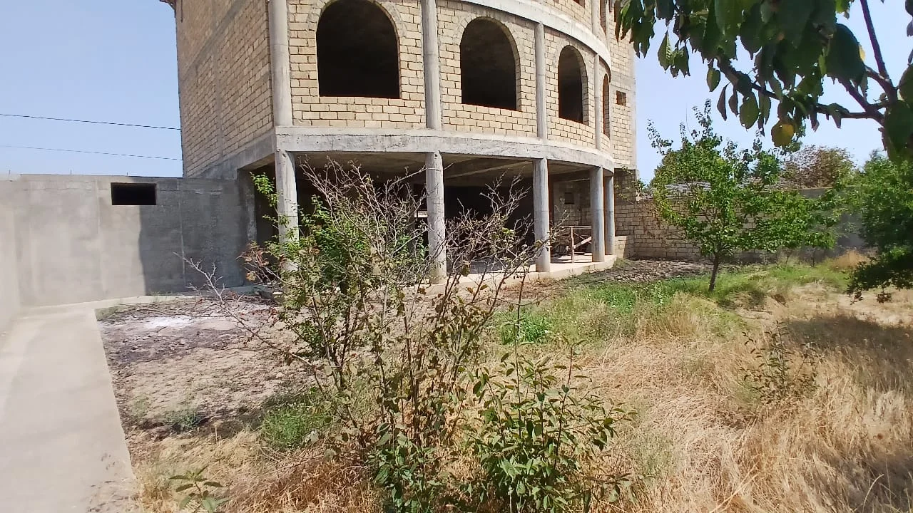 Satılır 8 otaqlı Həyət evi / Bağ evi 375 m² Abşeron r.