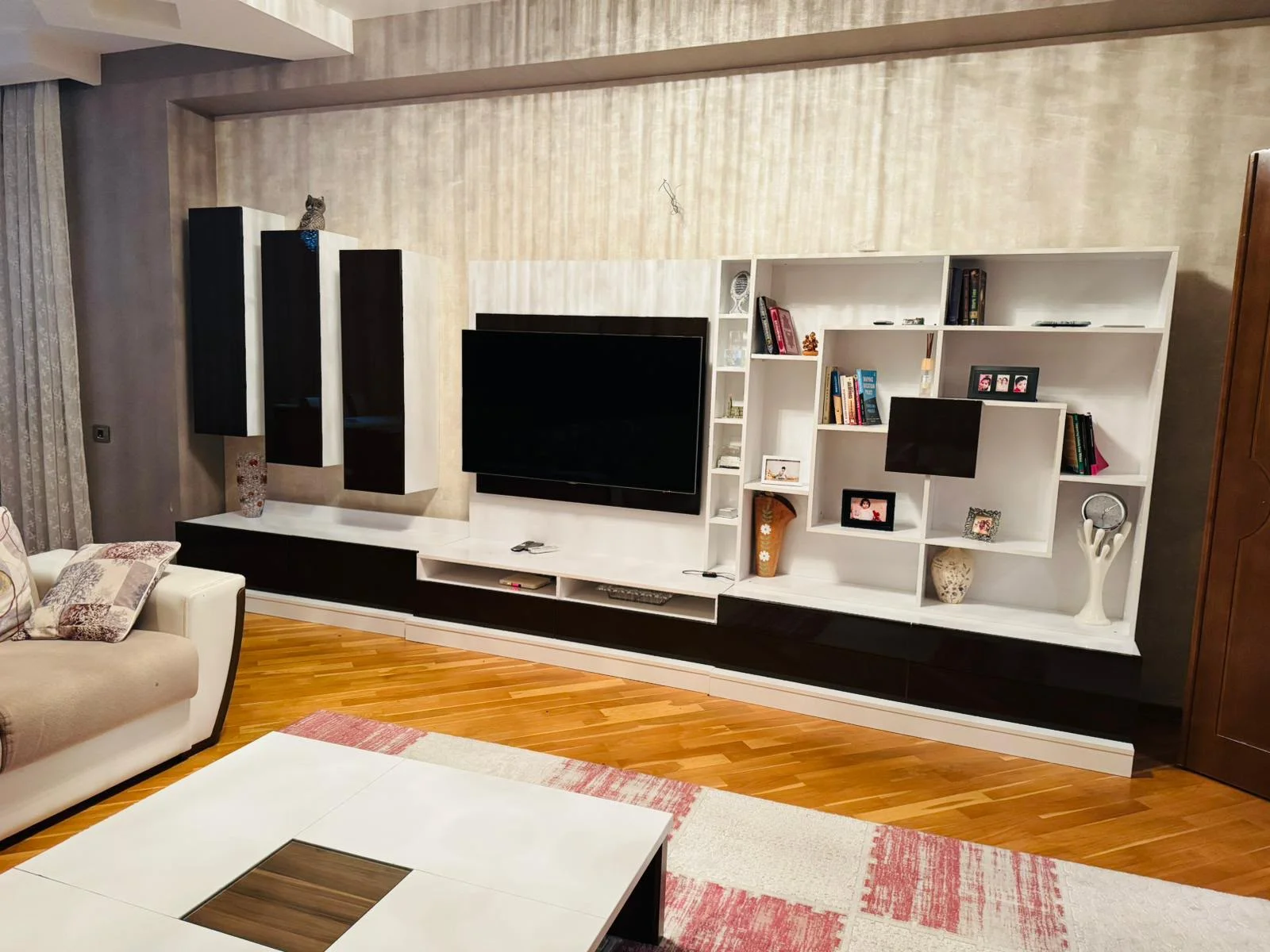 Kirayə 3 otaqlı Mənzil 140 m² Nizami r.