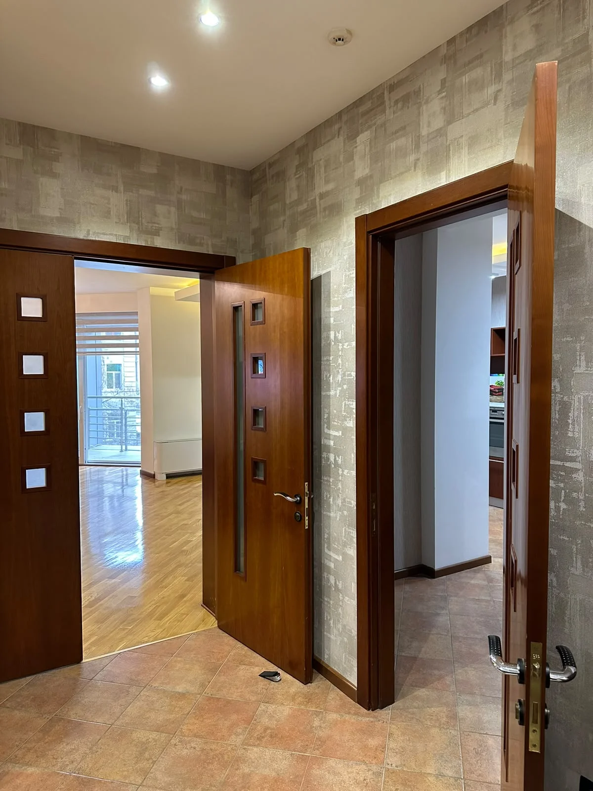 Kirayə 4 otaqlı Mənzil 235 m² Səbail r. İçərişəhər m. – şəkil 4