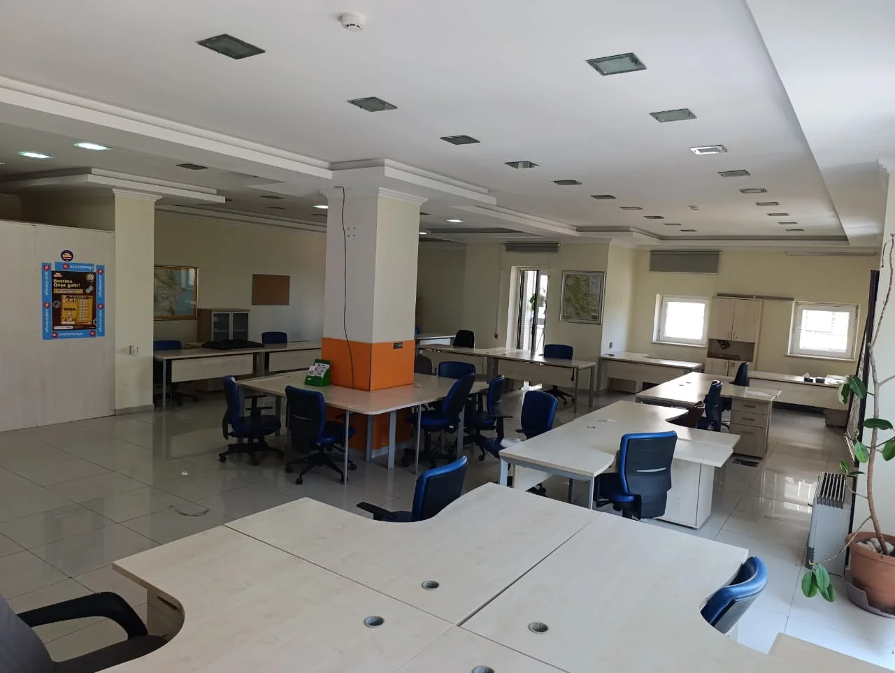 İcarəyə verilir 7 otaqlı ofis 301 m