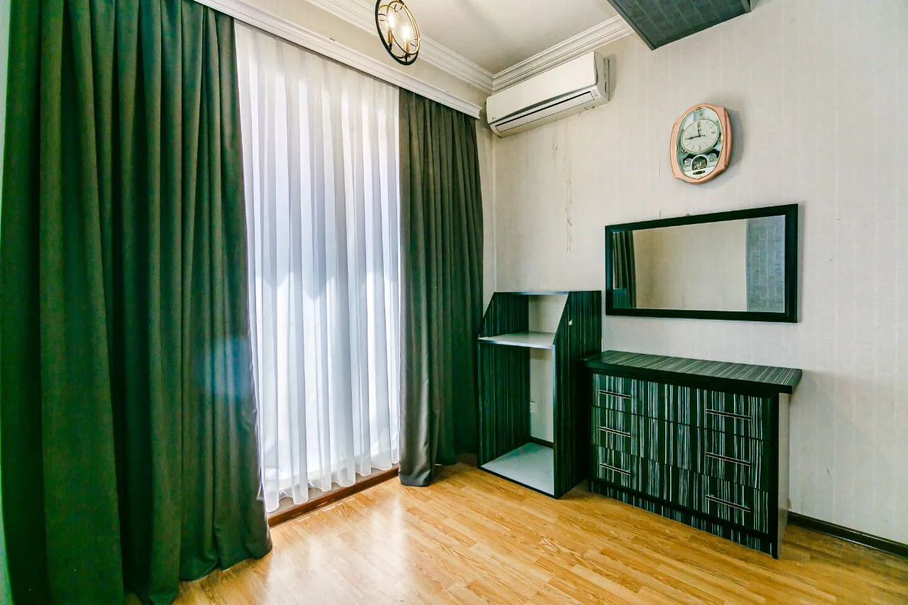 Kirayə 4 otaqlı Mənzil 140 m² Səbail r. Sahil m. – şəkil 18