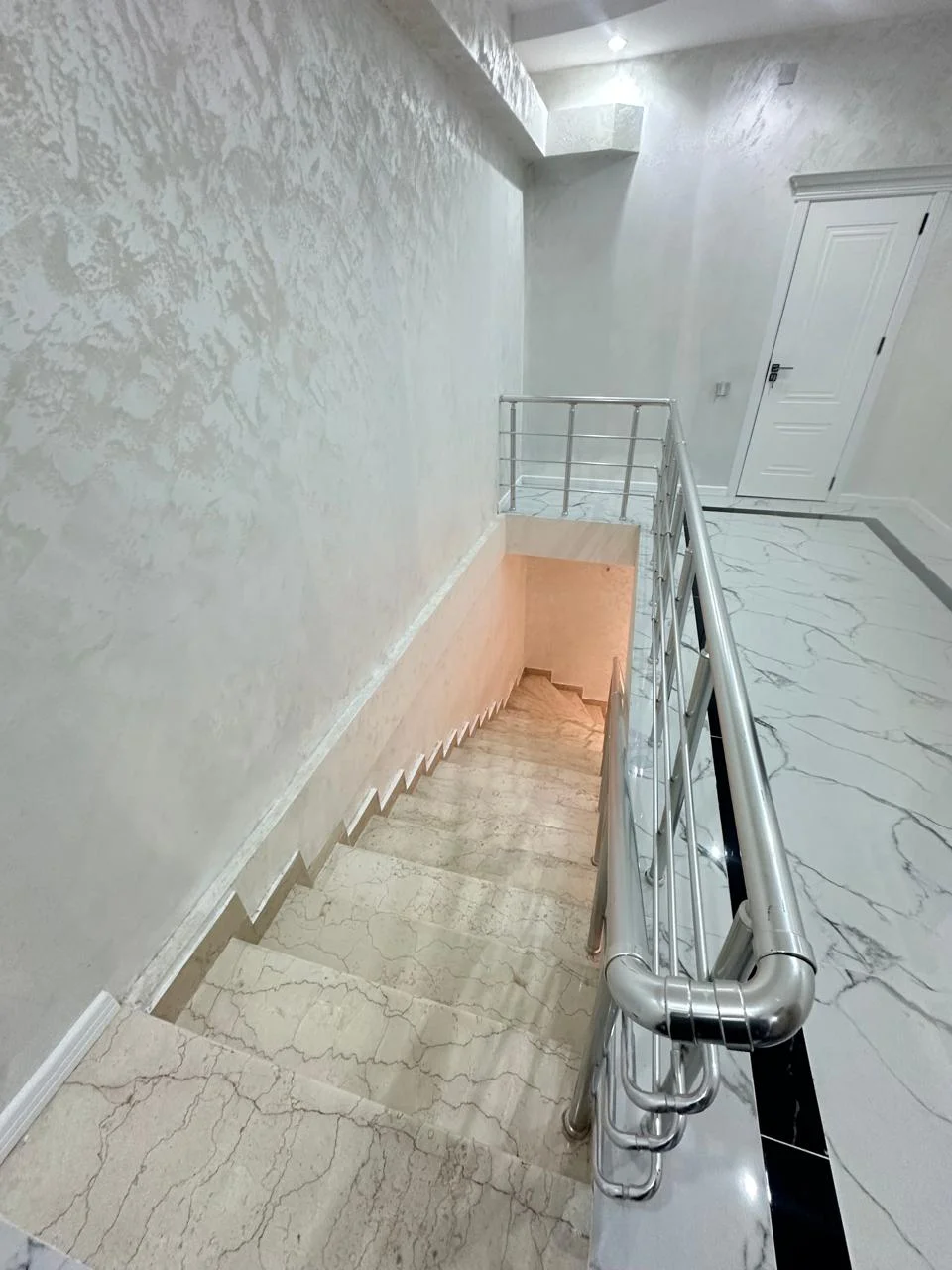 Kirayə 5 otaqlı Mənzil 250 m² Nəsimi r.