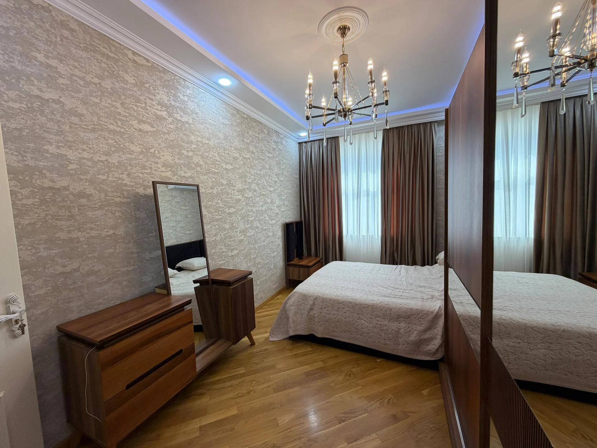 Kirayə 2 otaqlı Mənzil 70 m² Xətai r.