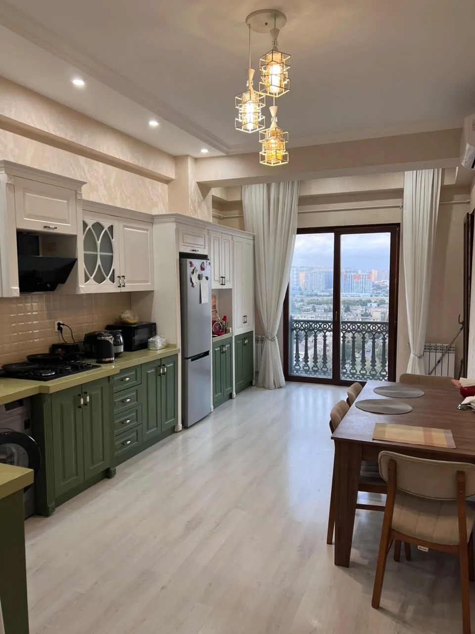 Kirayə 4 otaqlı Mənzil 180 m² Yasamal r.