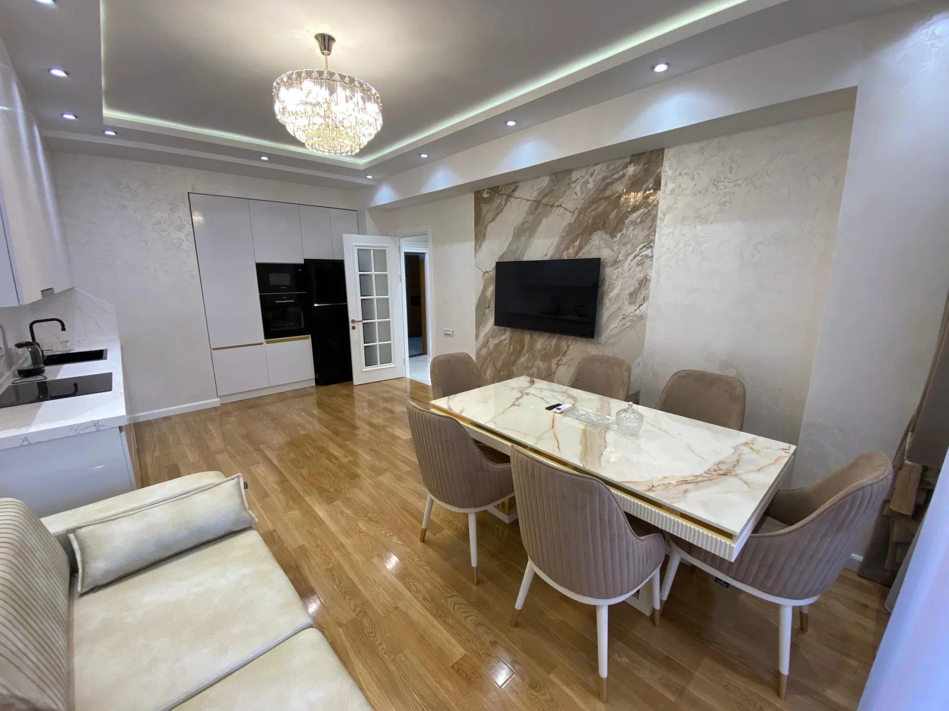 Kirayə 2 otaqlı Mənzil 65 m² Nərimanov r. – şəkil 1