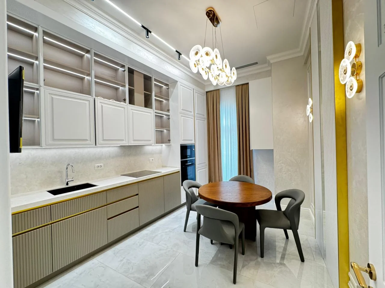 Kirayə 3 otaqlı Mənzil 120 m² Xətai r.