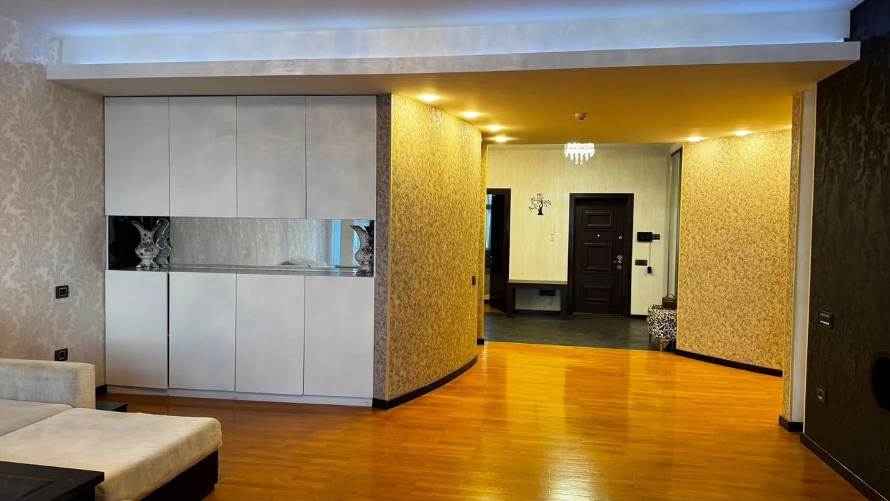 Kirayə 4 otaqlı Mənzil 180 m² Xətai r. – şəkil 10