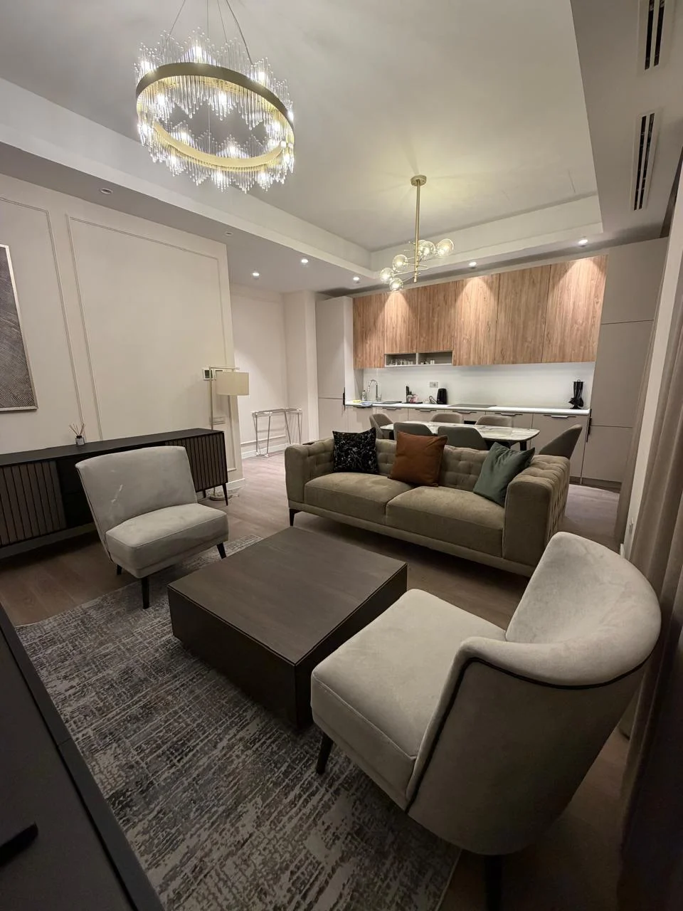 Kirayə 3 otaqlı Mənzil 110 m² Xətai r. Ağ şəhər q. – şəkil 1
