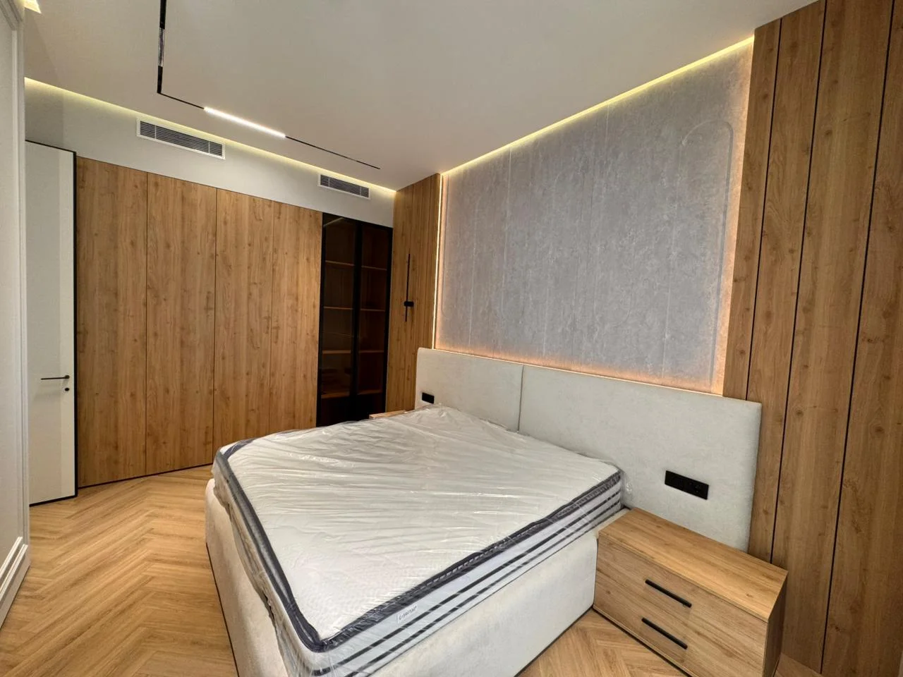 Kirayə 3 otaqlı Mənzil 110 m² Xətai r.