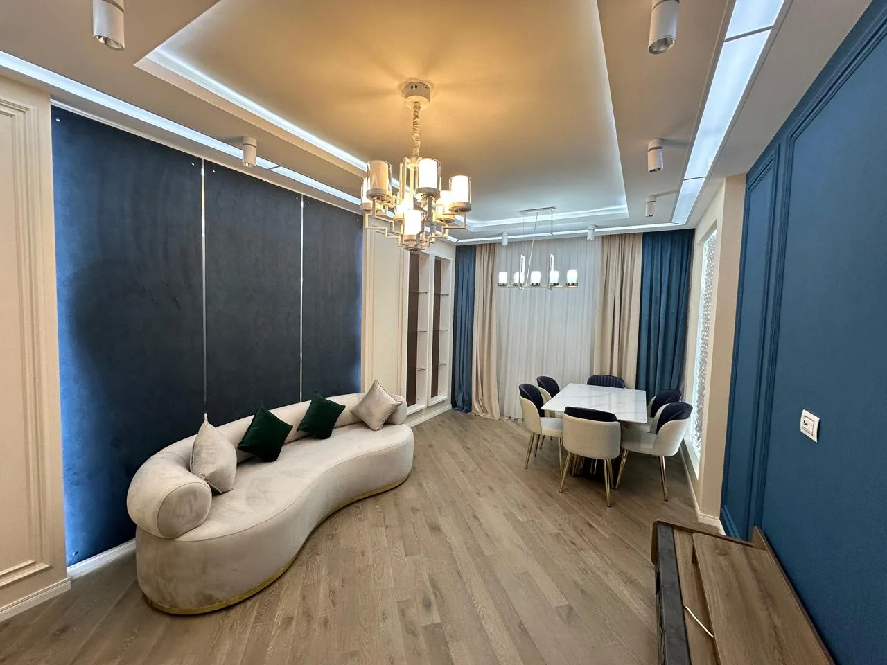 Kirayə 2 otaqlı Mənzil 95 m² Xətai r.