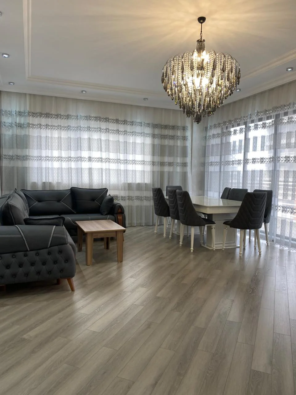 Kirayə 3 otaqlı Mənzil 140 m² Xətai r.