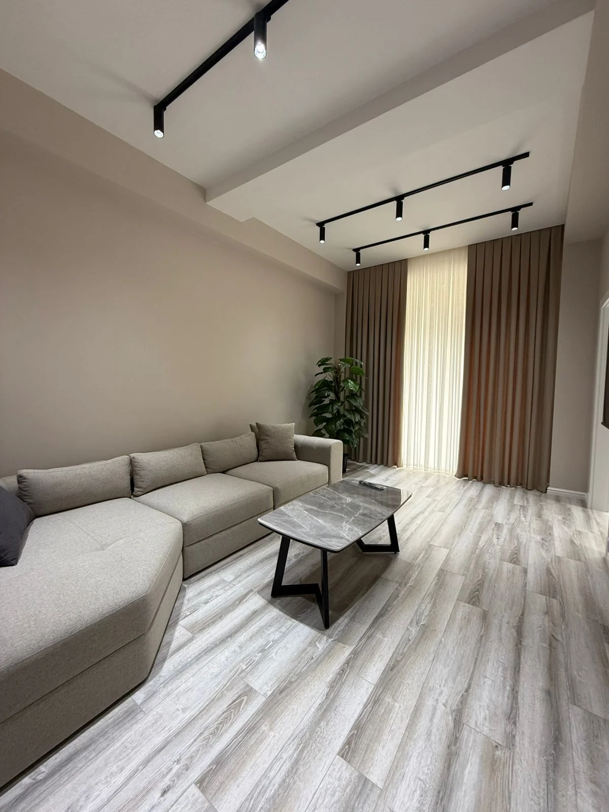 Kirayə 2 otaqlı Mənzil 100 m² Xətai r.