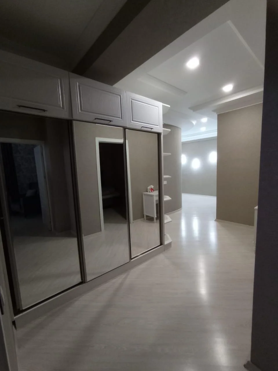 Kirayə 3 otaqlı Mənzil 125 m² Yasamal r. Yeni Yasamal q. İnşaatçılar m. – şəkil 4
