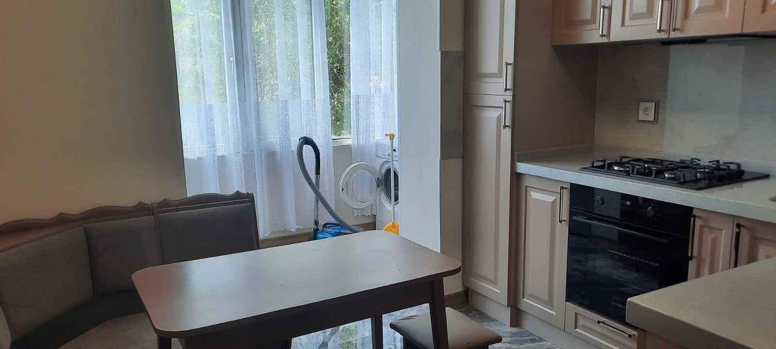 Kirayə 4 otaqlı Mənzil 100 m² Səbail r.