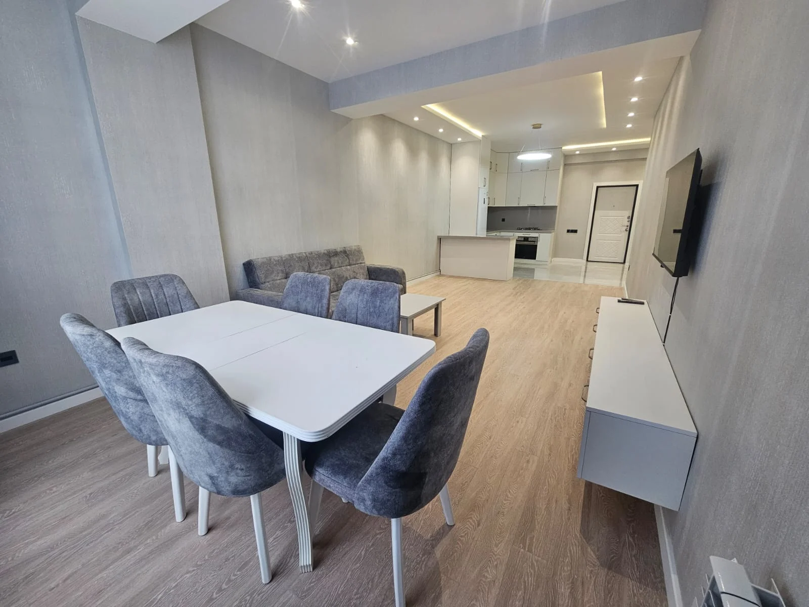 Kirayə 2 otaqlı Mənzil 80 m² Xətai r.