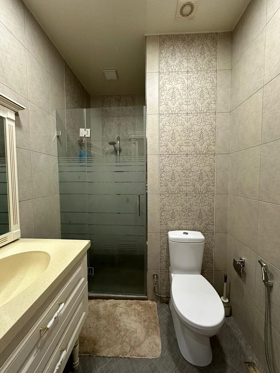 Kirayə 3 otaqlı Mənzil 140 m² Xətai r.