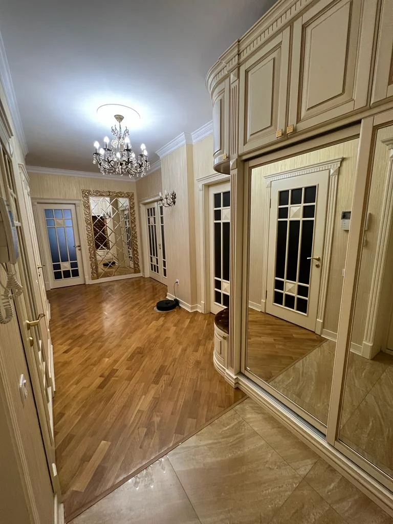 Kirayə 3 otaqlı Mənzil 137 m² Xətai r.
