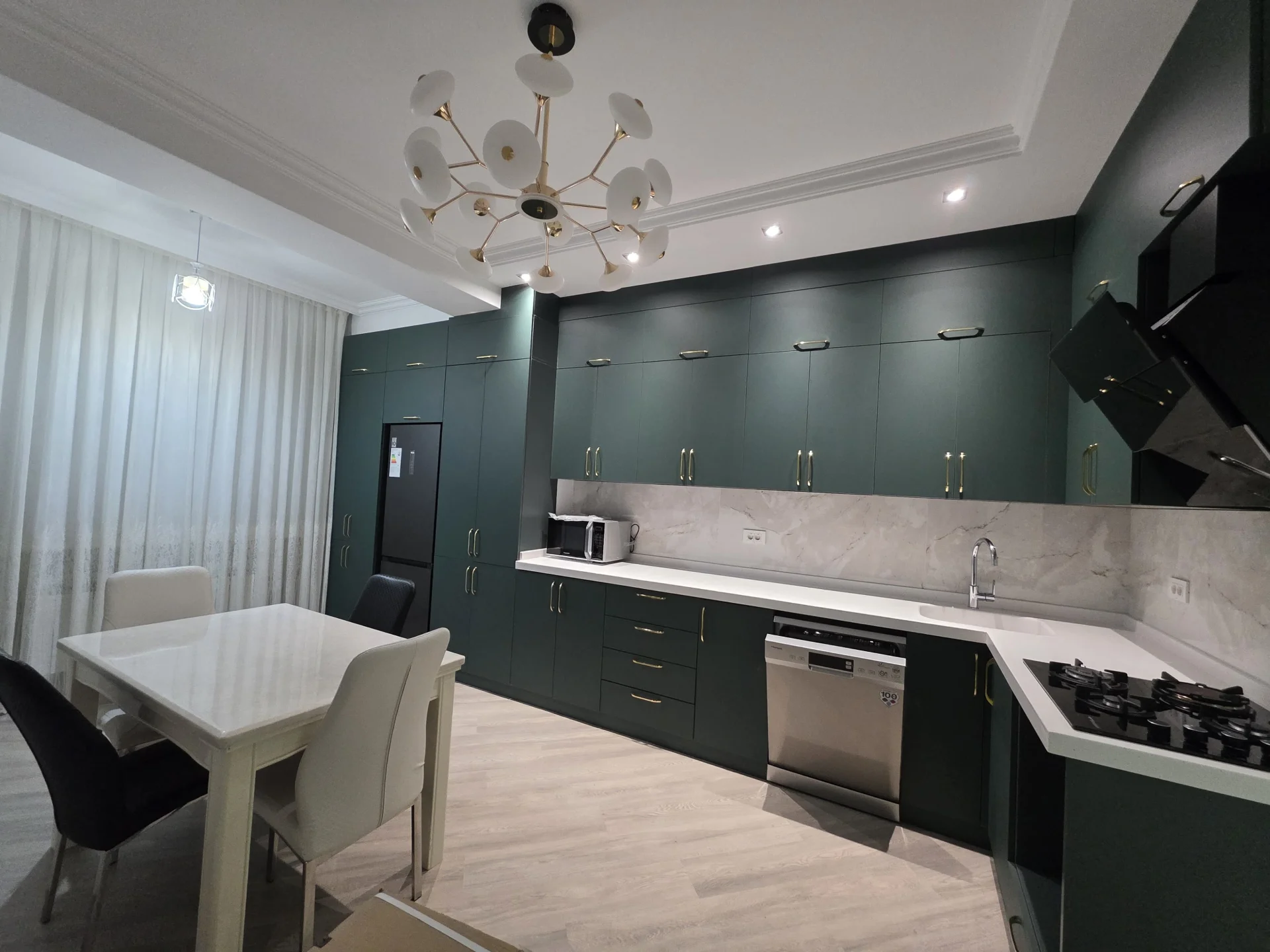 Kirayə 3 otaqlı Mənzil 150 m² Nərimanov r. Gənclik m. – şəkil 2