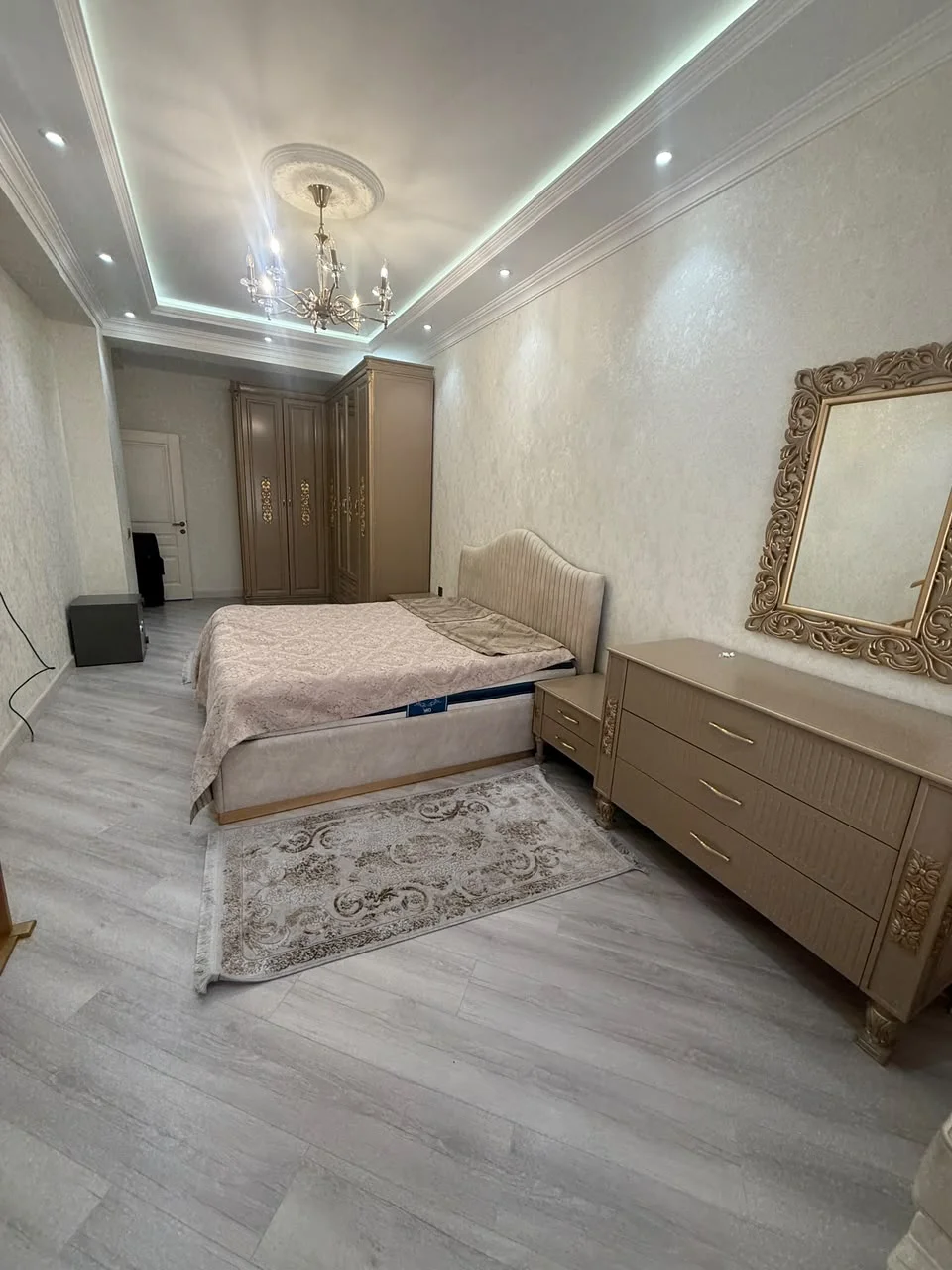 Kirayə 4 otaqlı Mənzil 175 m² Nəsimi r. – şəkil 3