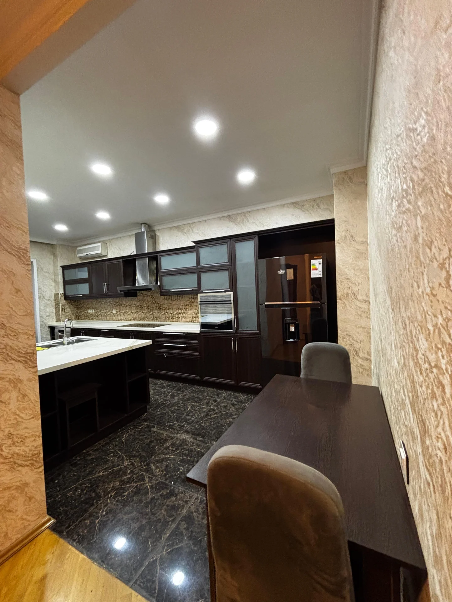 Kirayə 3 otaqlı Mənzil 135 m² Nərimanov r.