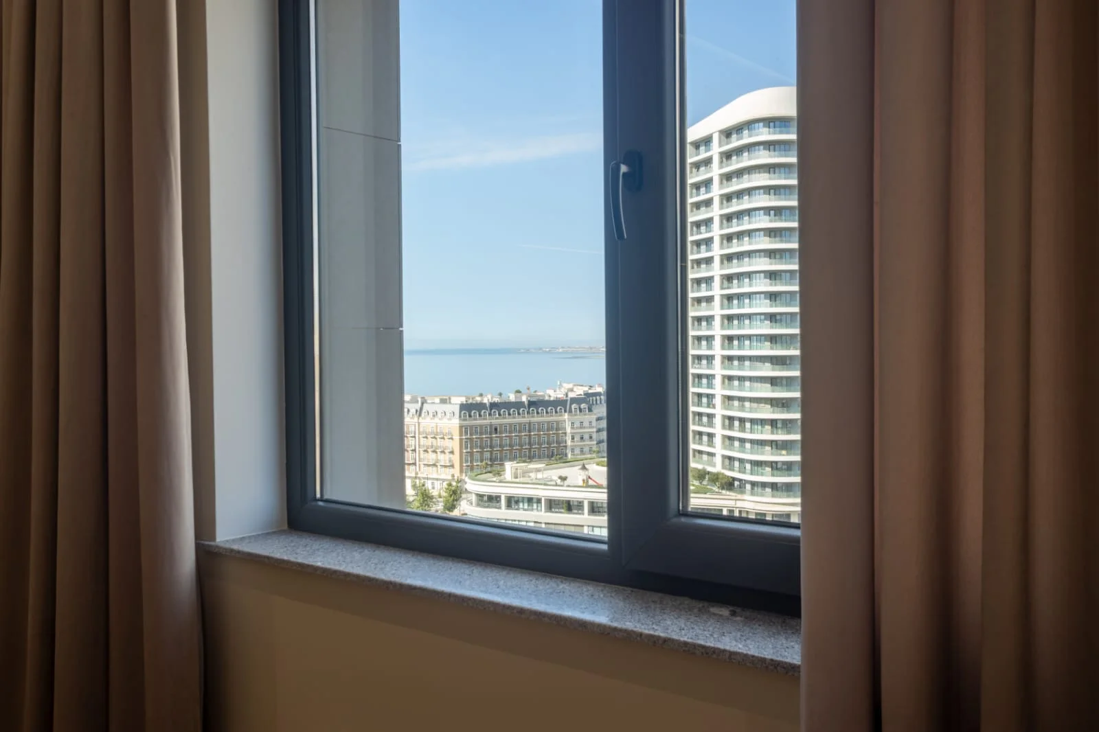 Kirayə 3 otaqlı Mənzil 160 m² Xətai r.