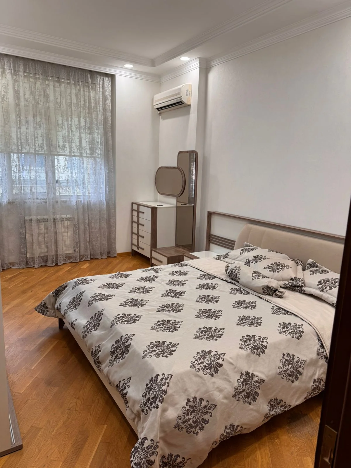 Kirayə 2 otaqlı Mənzil 85 m² Xətai r.