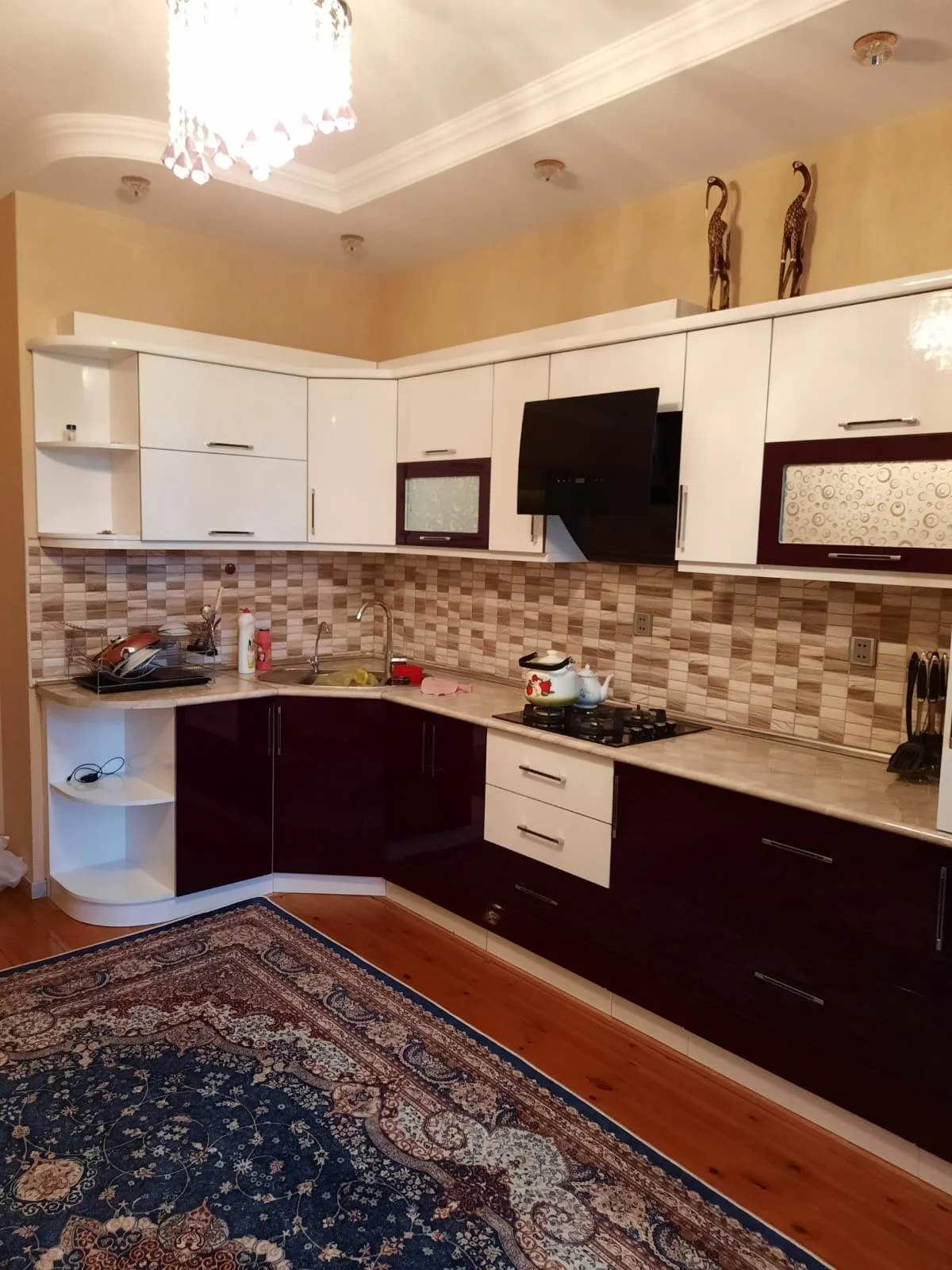 Kirayə 3 otaqlı Mənzil 130 m² Xətai r.
