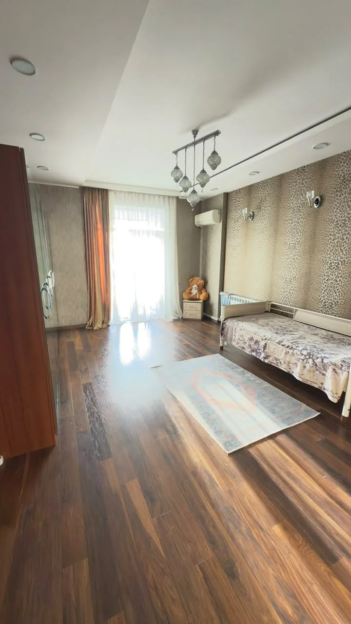 Kirayə 4 otaqlı Mənzil 200 m² Xətai r.
