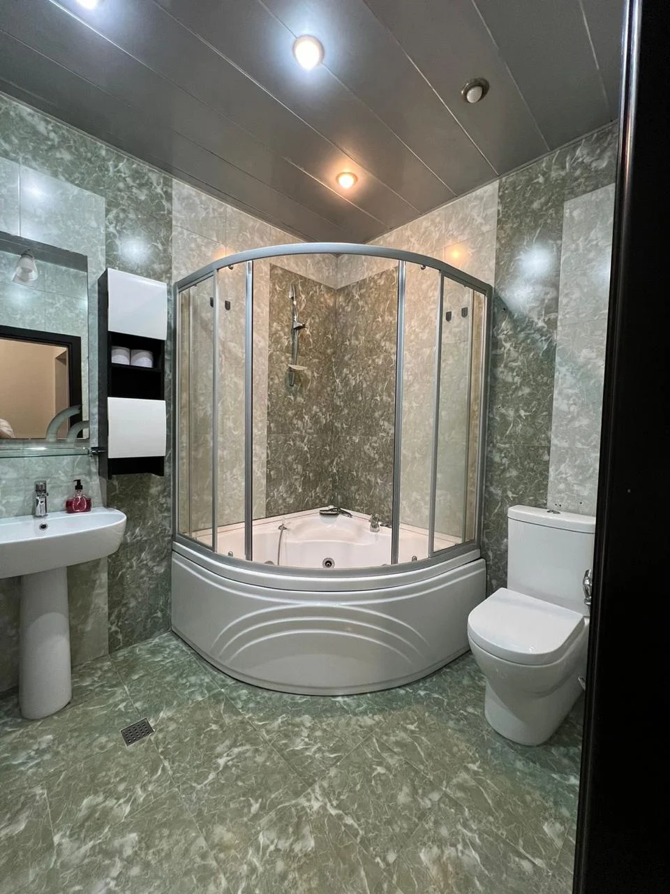 Kirayə 4 otaqlı Mənzil 135 m² Nərimanov r.