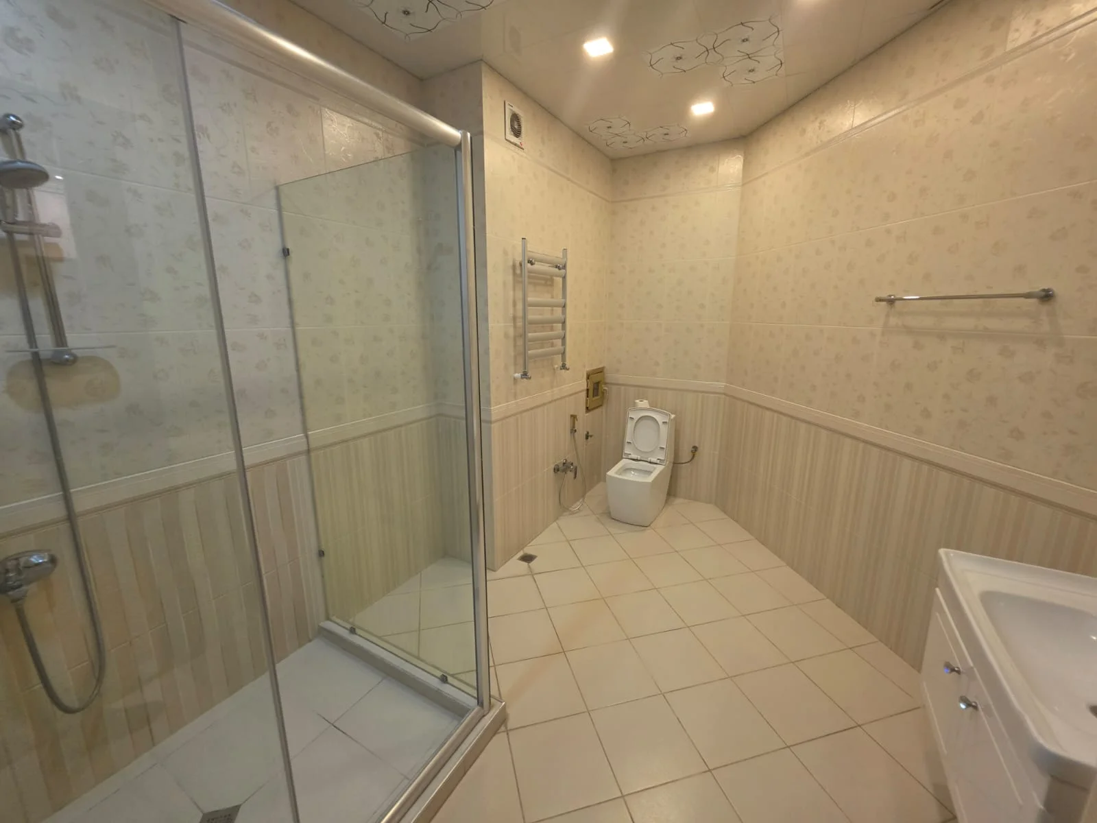 Kirayə 3 otaqlı Mənzil 288 m² Nəsimi r.