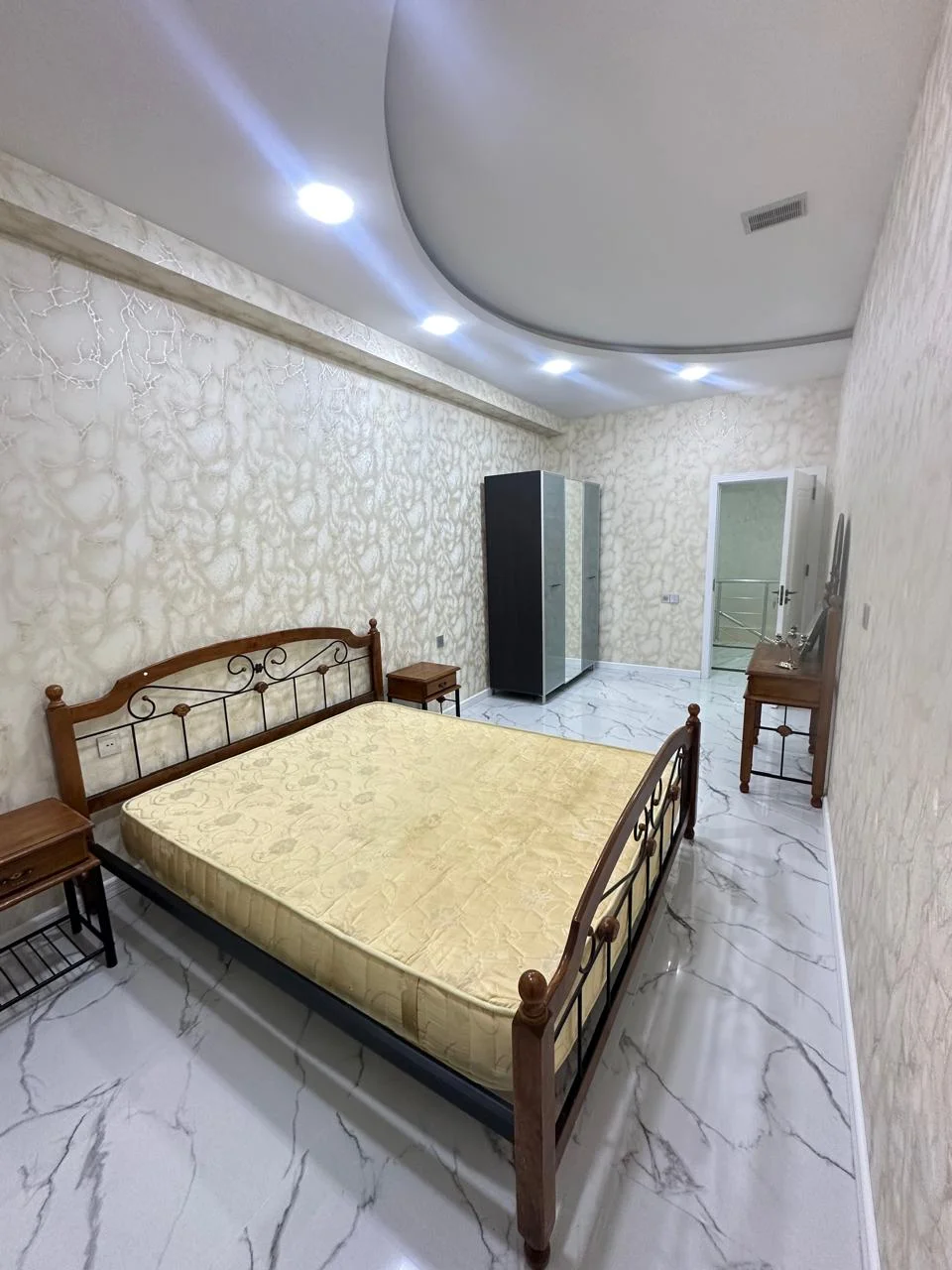 Kirayə 5 otaqlı Mənzil 250 m² Nəsimi r.