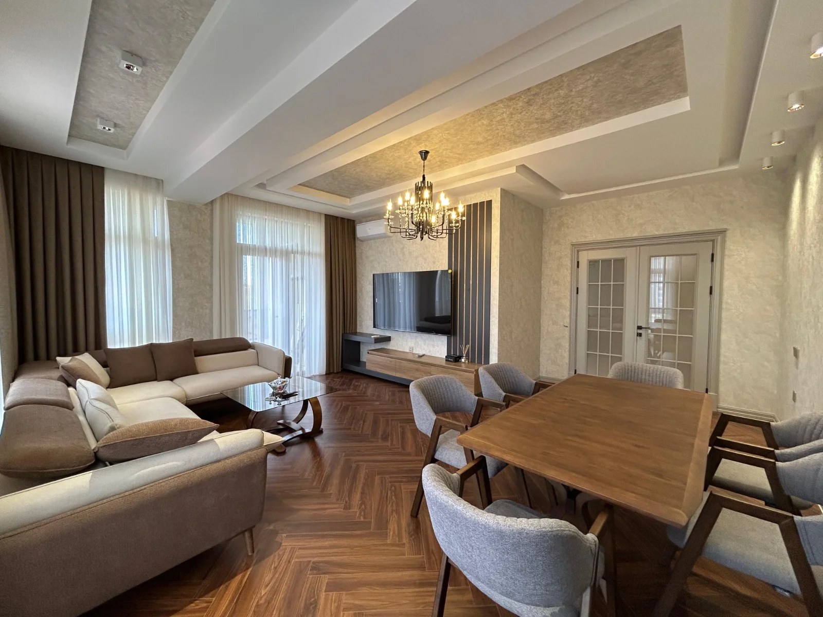 Kirayə 3 otaqlı Mənzil 158 m² Xətai r.
