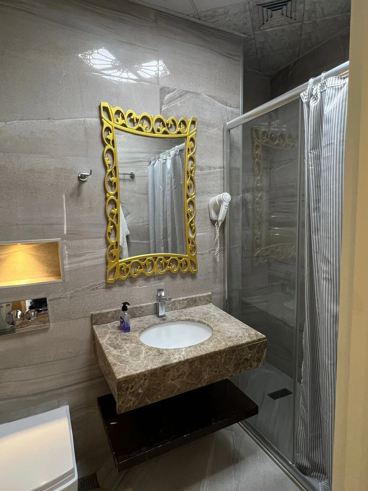 Kirayə 4 otaqlı Mənzil 190 m² Xətai r.