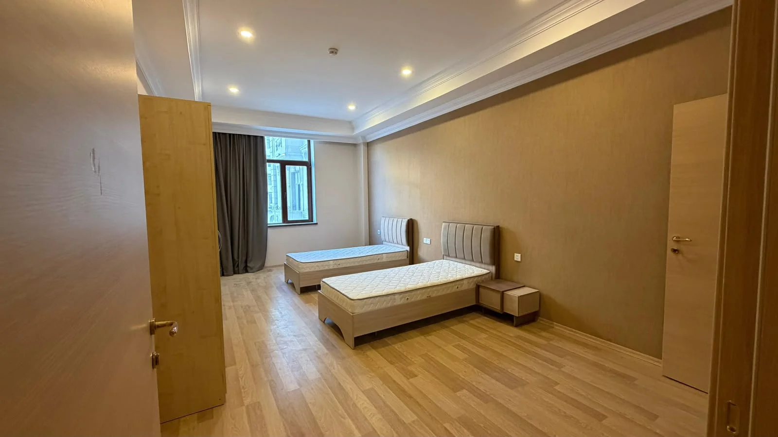 Kirayə 2 otaqlı Mənzil 125 m² Nizami r.