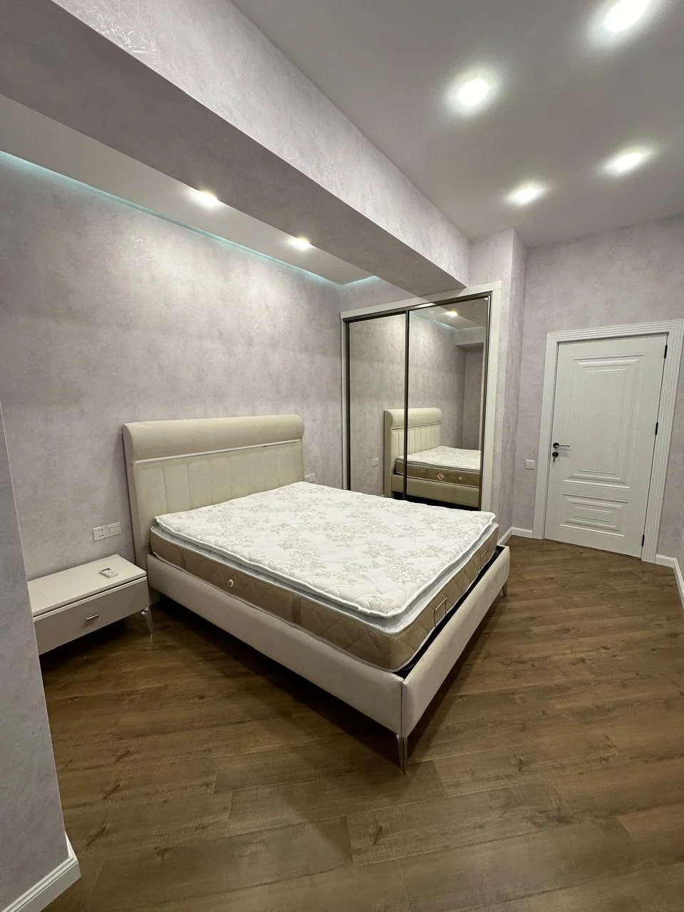 Kirayə 2 otaqlı Mənzil 93 m² Xətai r.