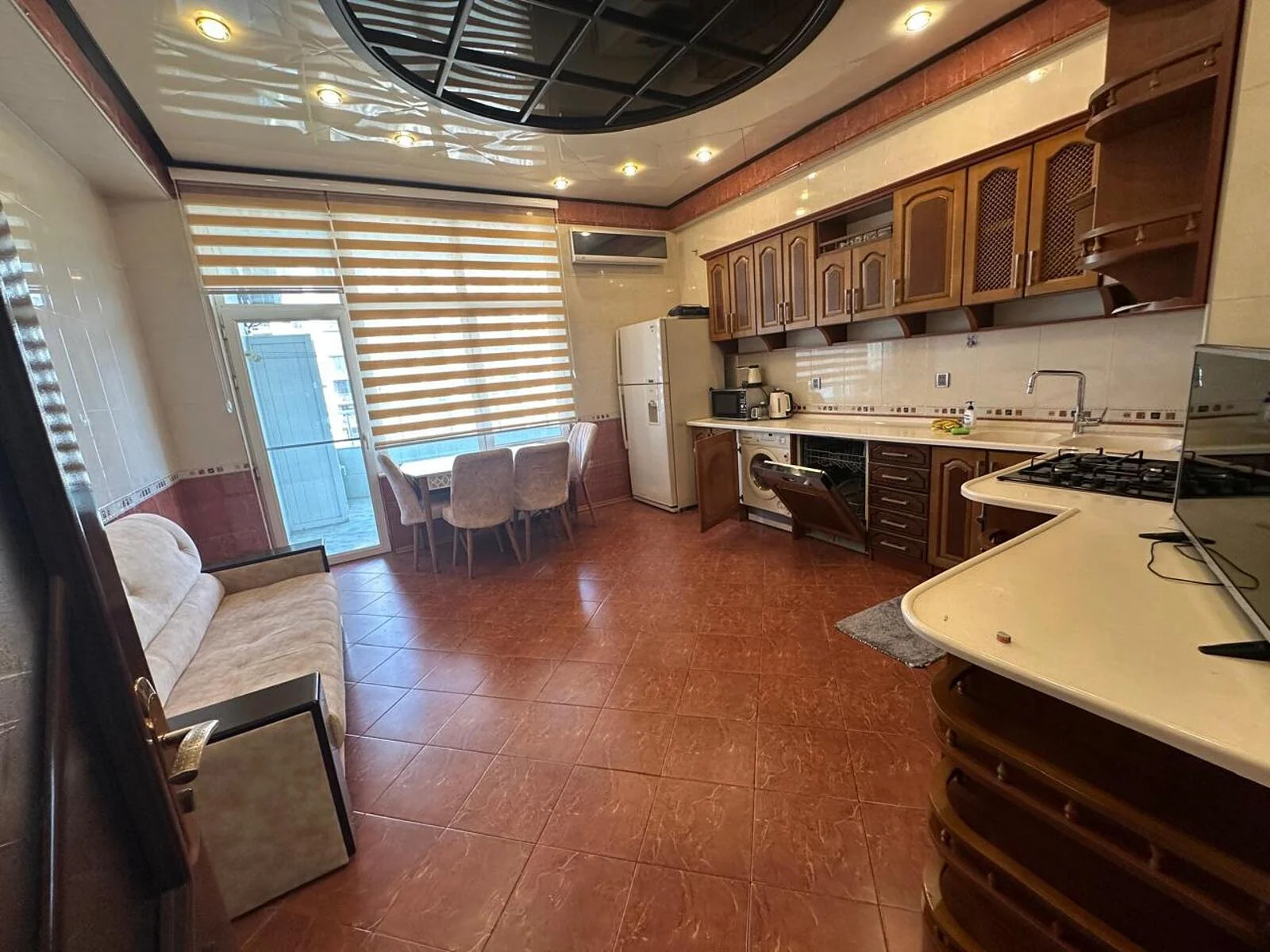 Kirayə 5 otaqlı Mənzil 221 m² Nəsimi r. 28 May m. – şəkil 3