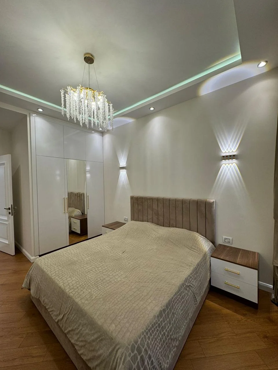 Kirayə 3 otaqlı Mənzil 120 m² Xətai r.