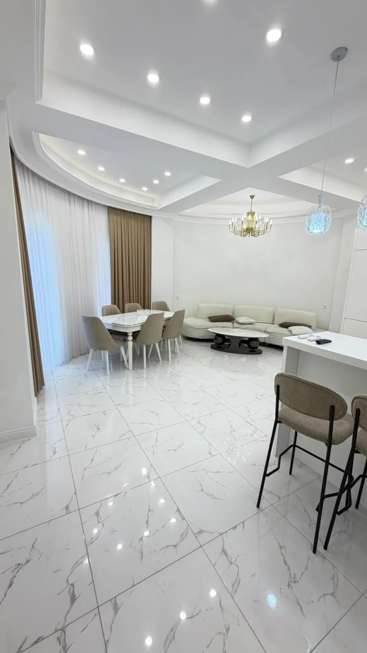 Kirayə 3 otaqlı Mənzil 100 m² Səbail r. – şəkil 1