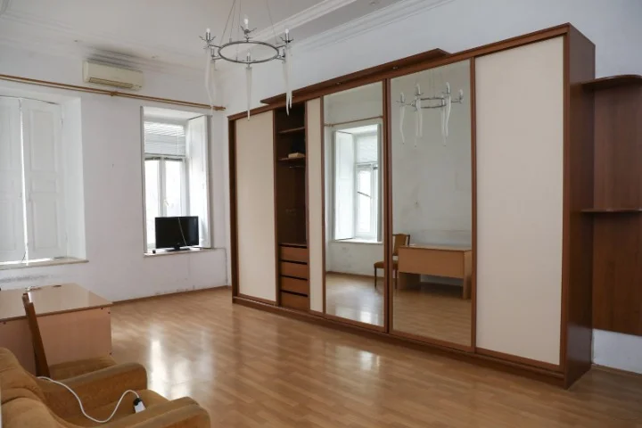 Kirayə 5 otaqlı Ofis 156 m² Səbail r. – şəkil 1