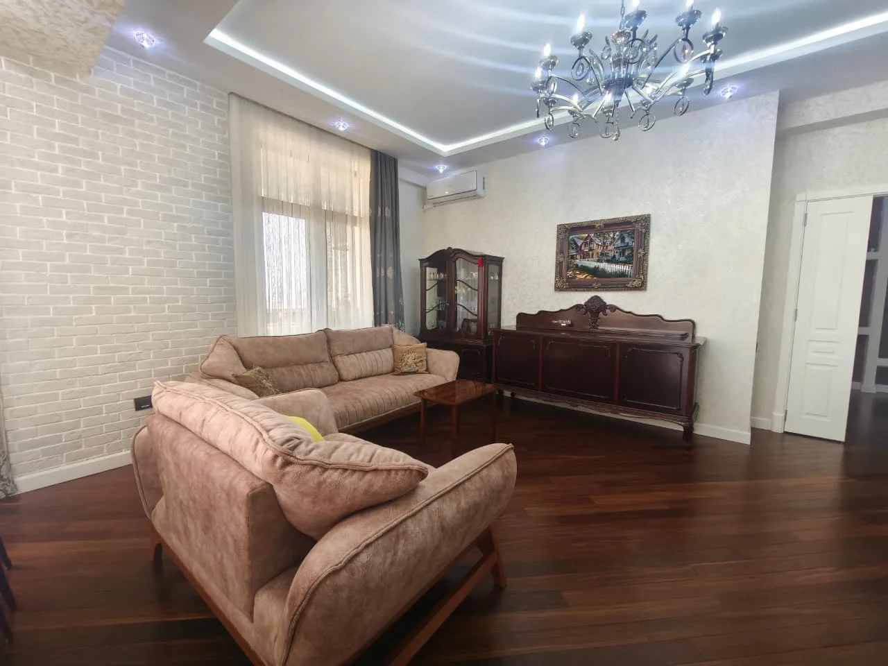 Kirayə 3 otaqlı Mənzil 140 m² Nəsimi r. 28 May m. – şəkil 1