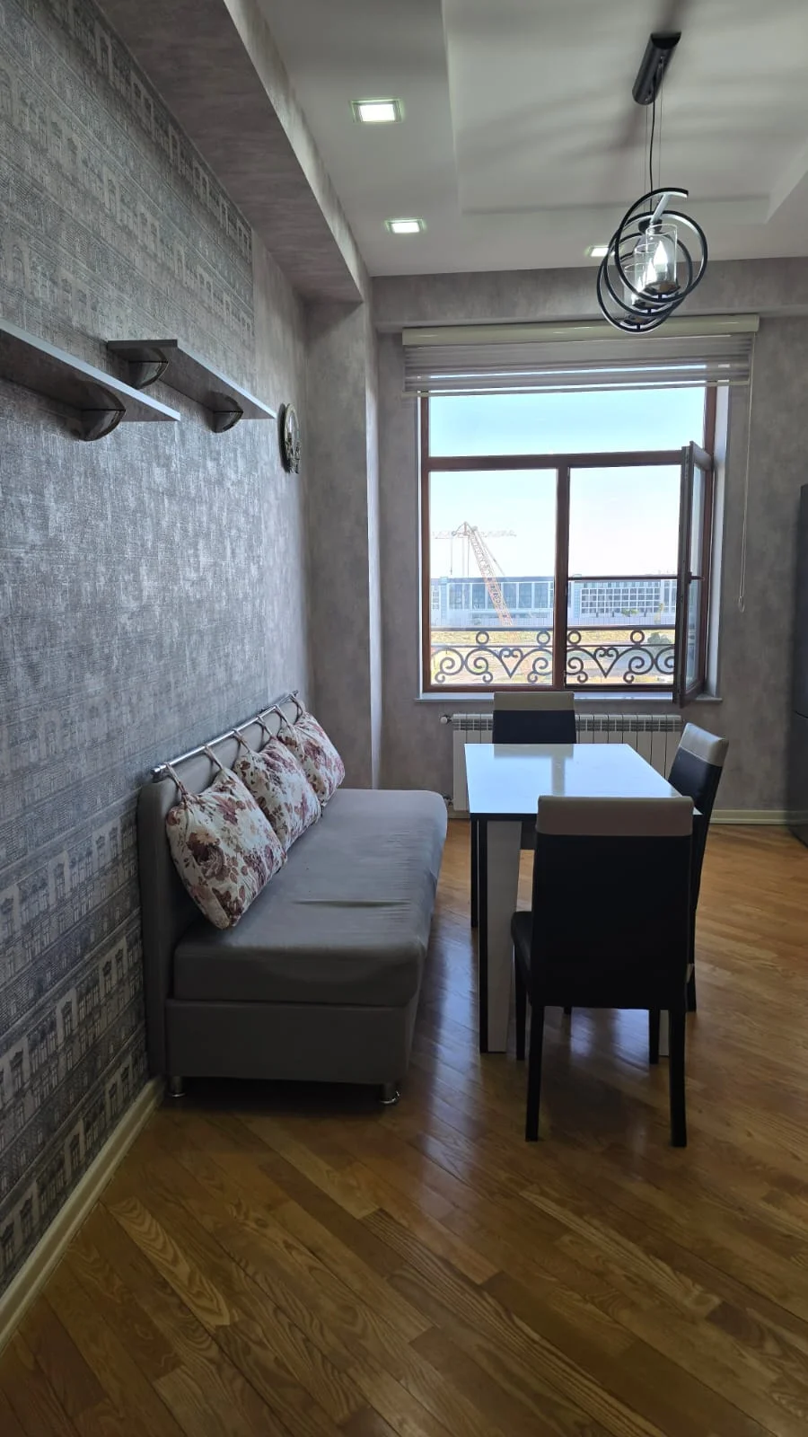 Kirayə 3 otaqlı Mənzil 132 m² Xətai r.