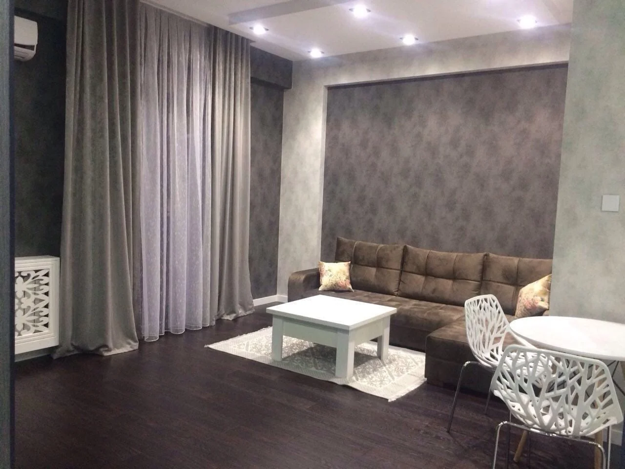 Kirayə 2 otaqlı Mənzil 70 m² Nəsimi r.