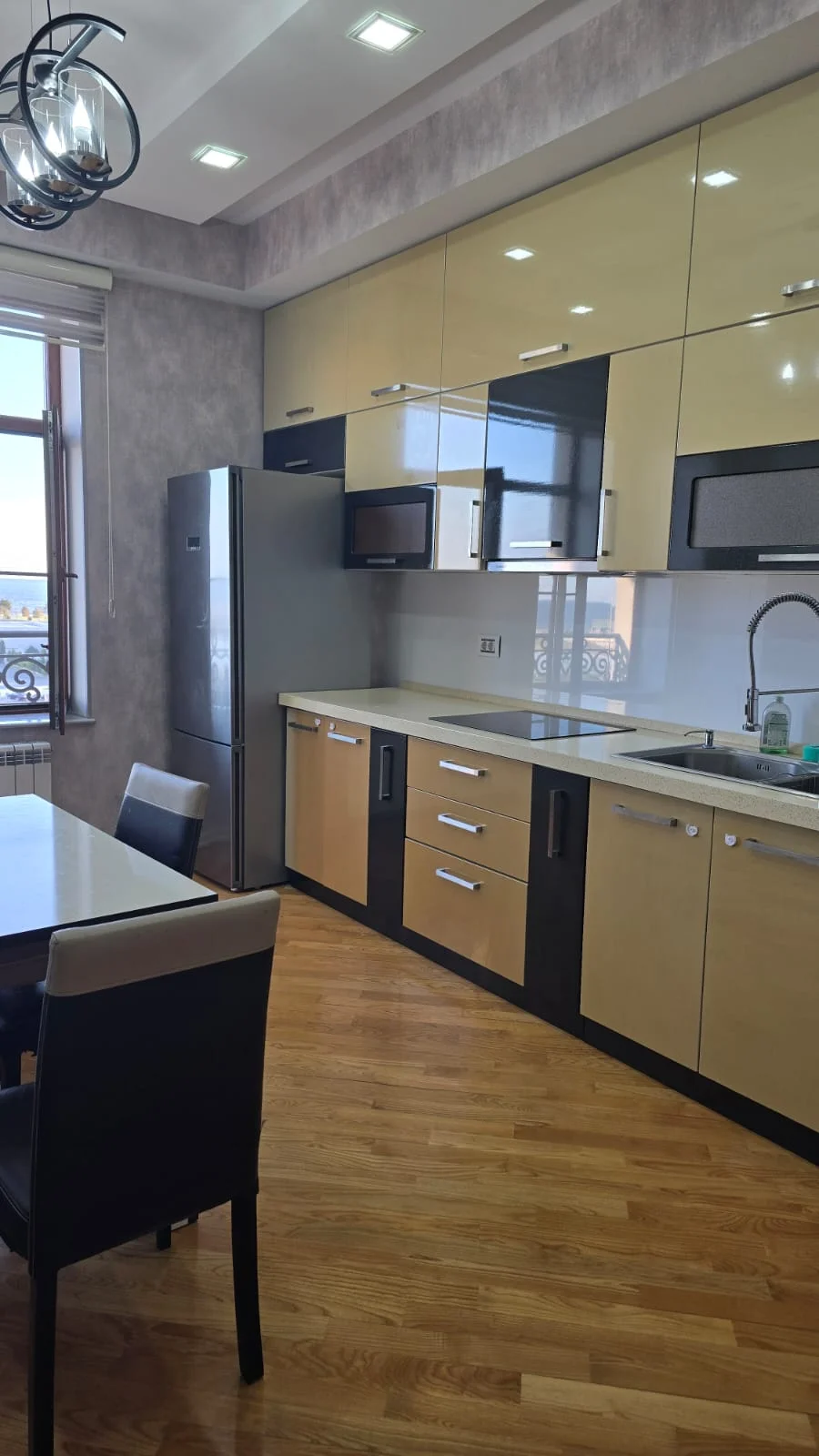 Kirayə 3 otaqlı Mənzil 132 m² Xətai r.