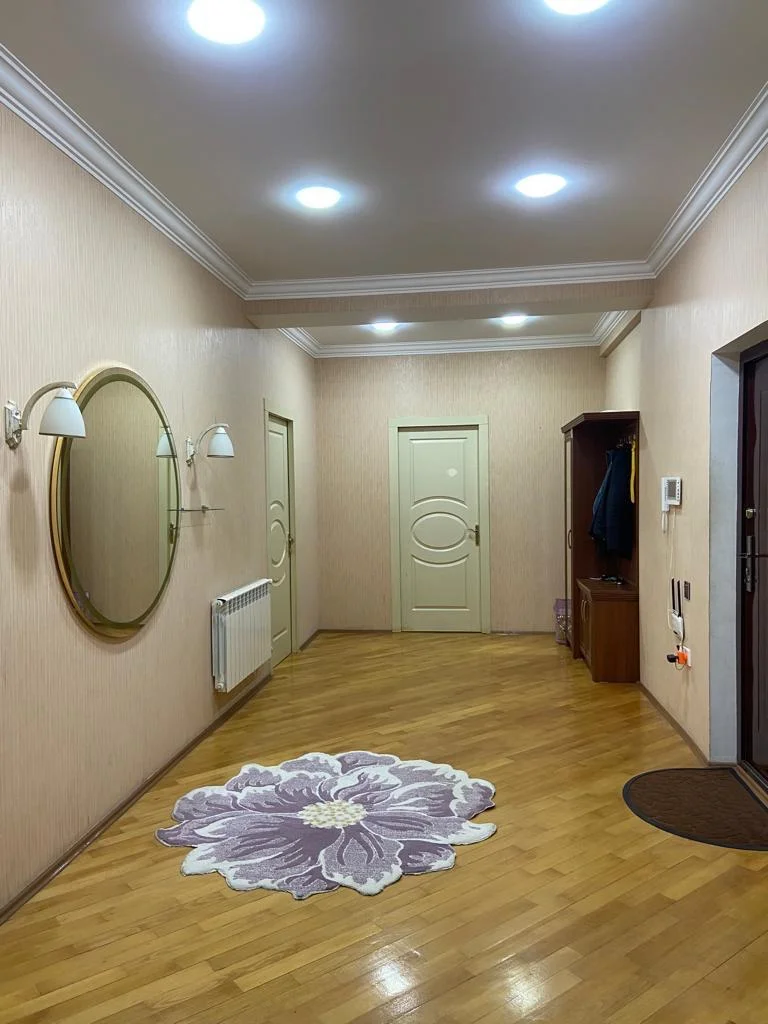 Kirayə 3 otaqlı Mənzil 150 m² Nəsimi r. – şəkil 1