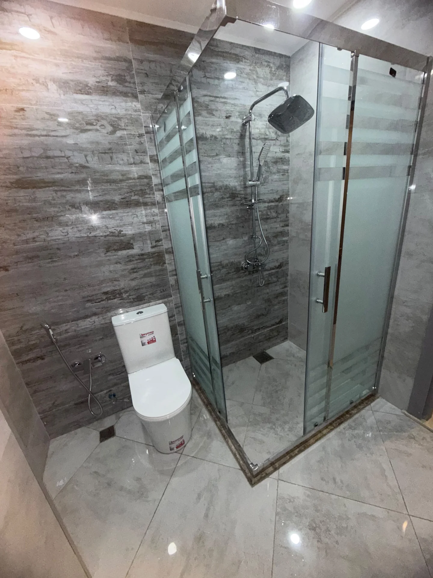 Kirayə 2 otaqlı Mənzil 70 m² Binəqədi r.