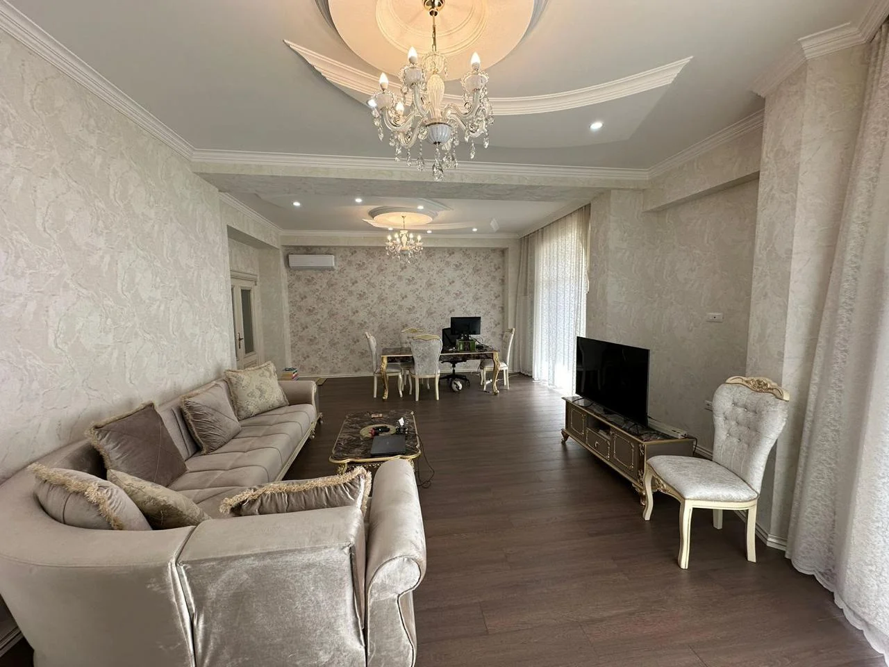 Kirayə 3 otaqlı Mənzil 140 m² Xətai r.